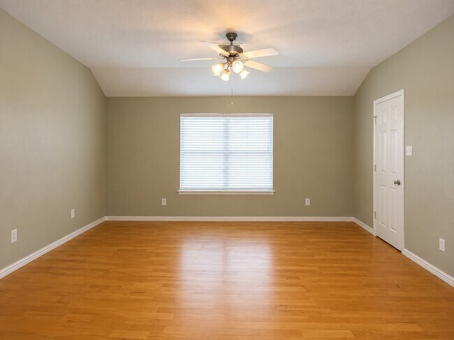 Building Photo - 2119 Hawthorne Brook Ln