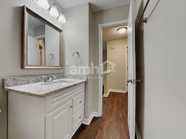 Building Photo - 7748 Parkmont Dr