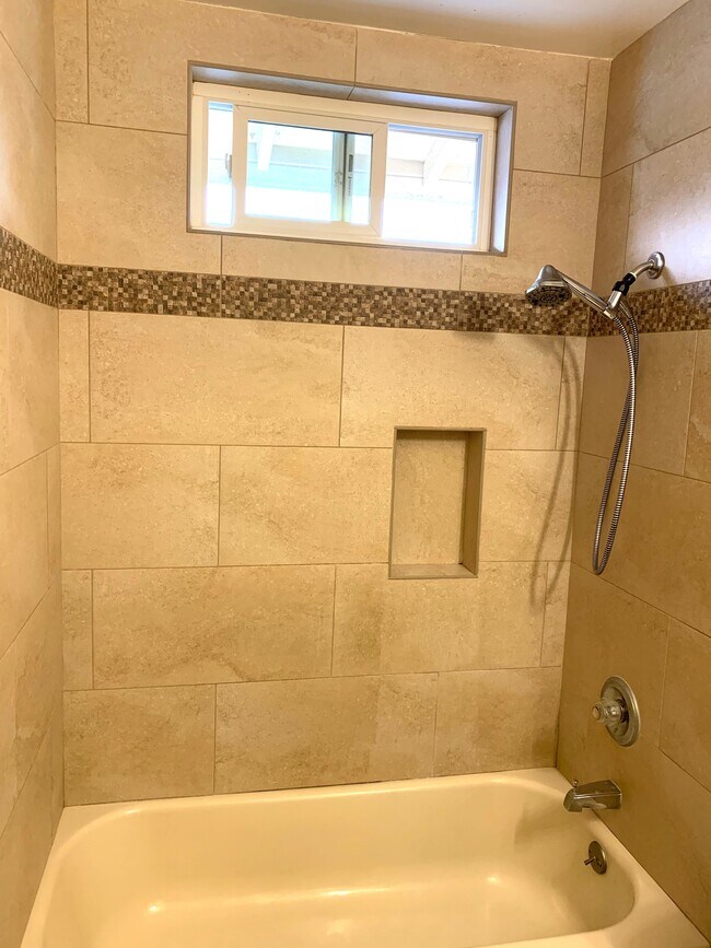 Building Photo - 1121 Borregas Ave