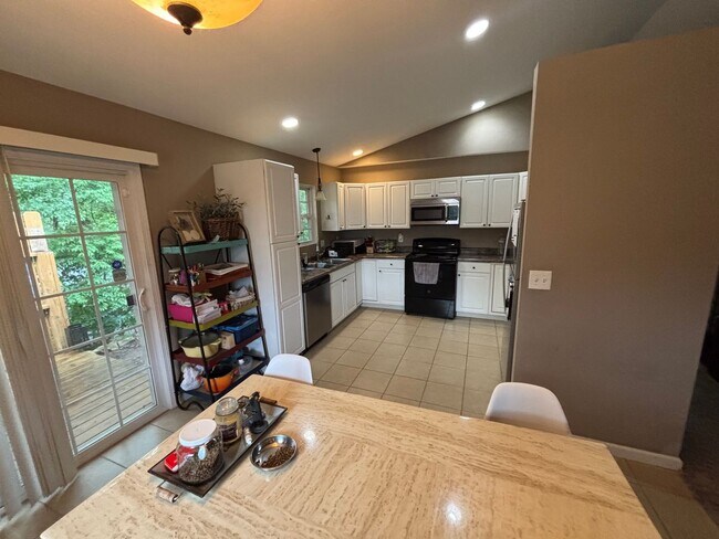 Building Photo - Beautiful Ogden home close to Fort Riley!