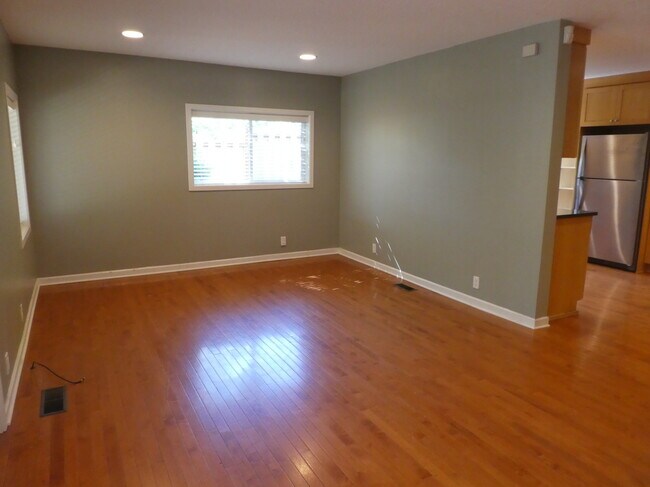 Building Photo - 1420 Dollar St