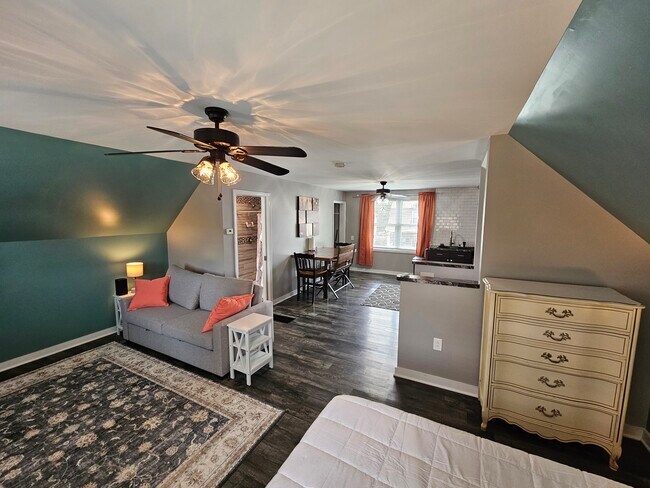 Building Photo - 292 Bridge Street Ext