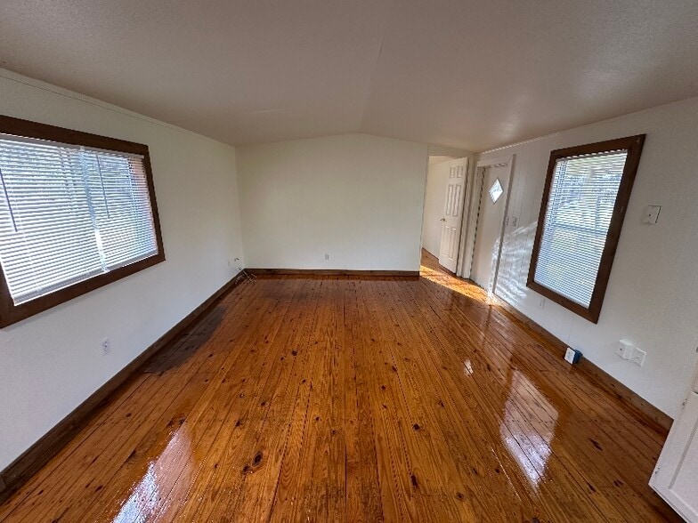 Building Photo - 85 Young Rd