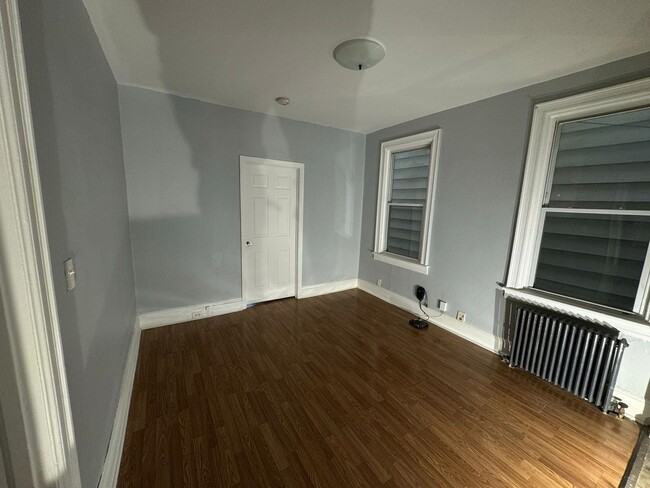 Building Photo - 136 W 30th St