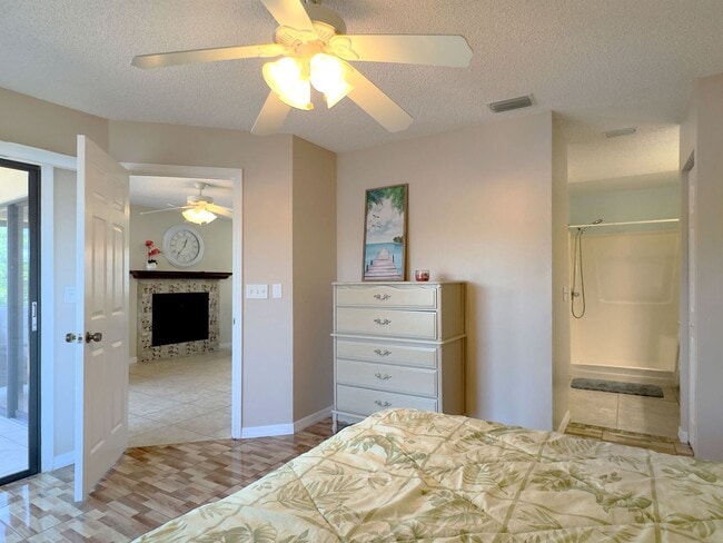 Building Photo - Two-Bedroom Lakeview Condo in Winterset Community