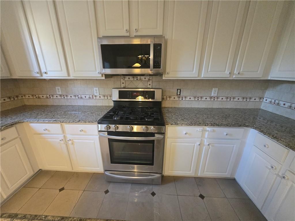 Building Photo - 2206 Creekway Dr