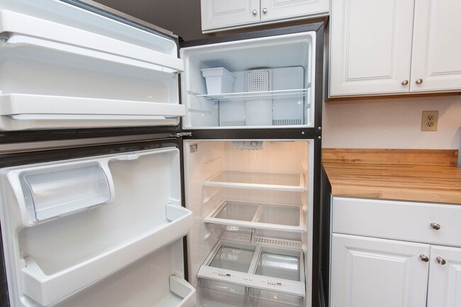 Building Photo - JM-Cram***