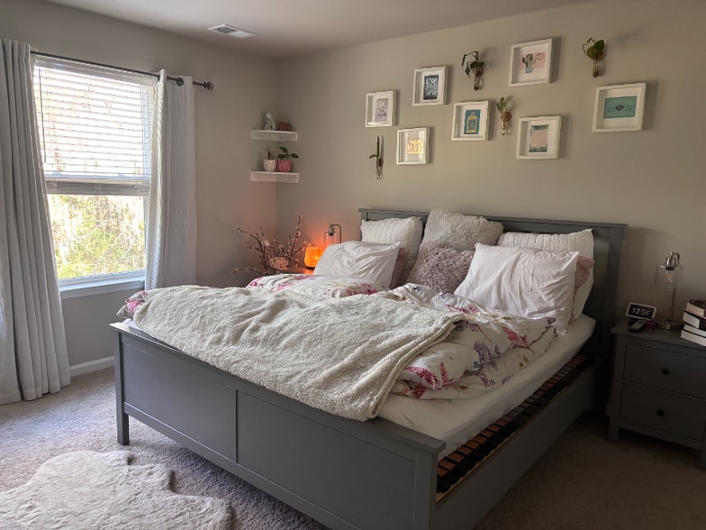 Building Photo - 8351 Child's Cove