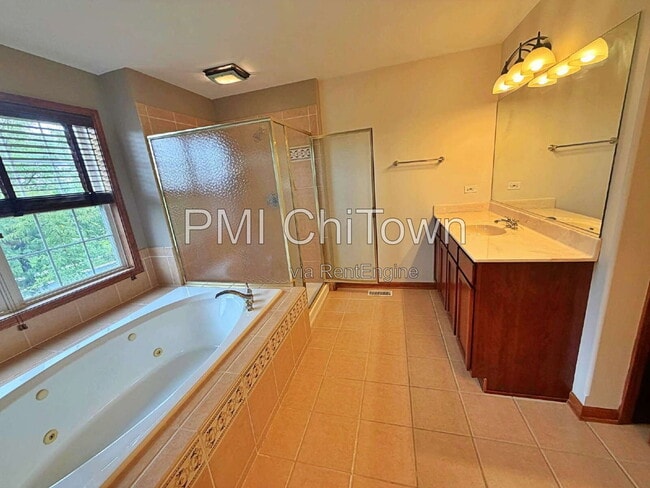 Building Photo - 2050 Rockland Dr