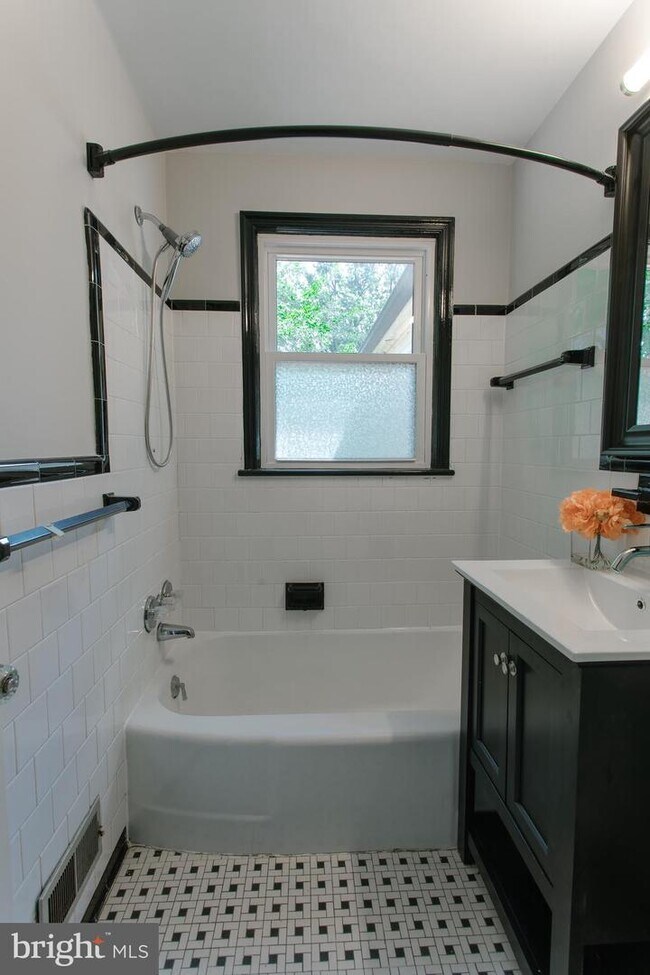 Building Photo - 2809 Pierpont St