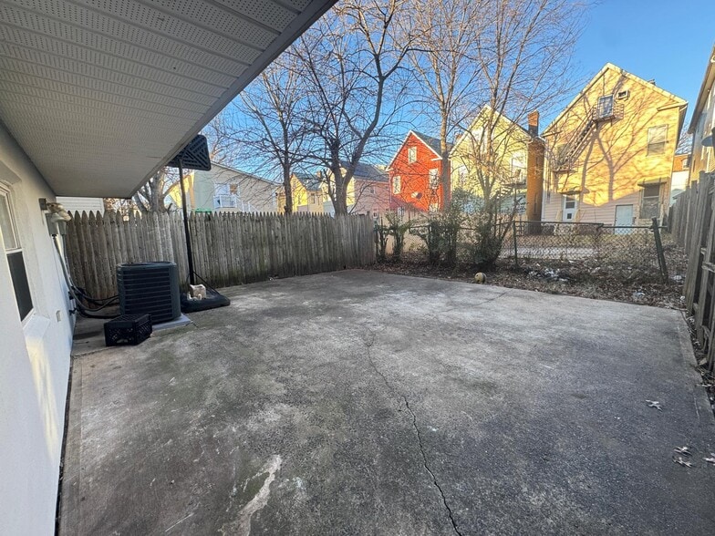 Building Photo - 1057 Bond St