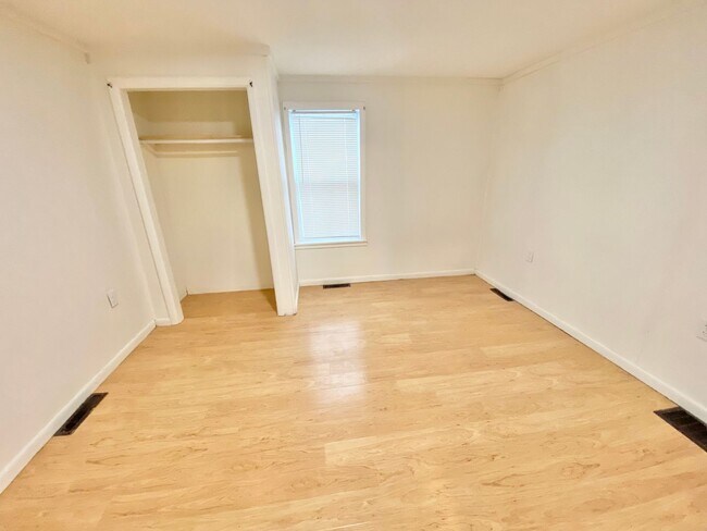 Building Photo - 93 Walnut St