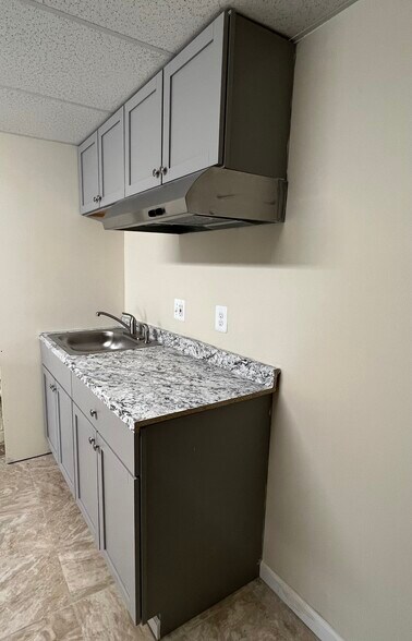 Basement Kitchen 3/3 - 2105 Bucknell Ter