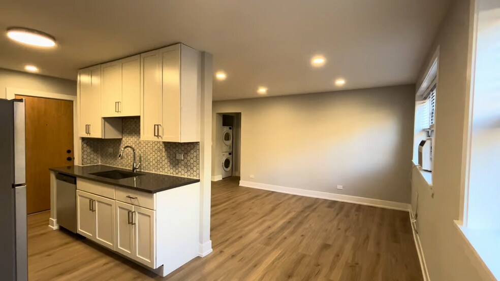 Building Photo - 540 W Aldine Ave