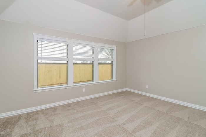 Building Photo - 330 Spyglass Dr