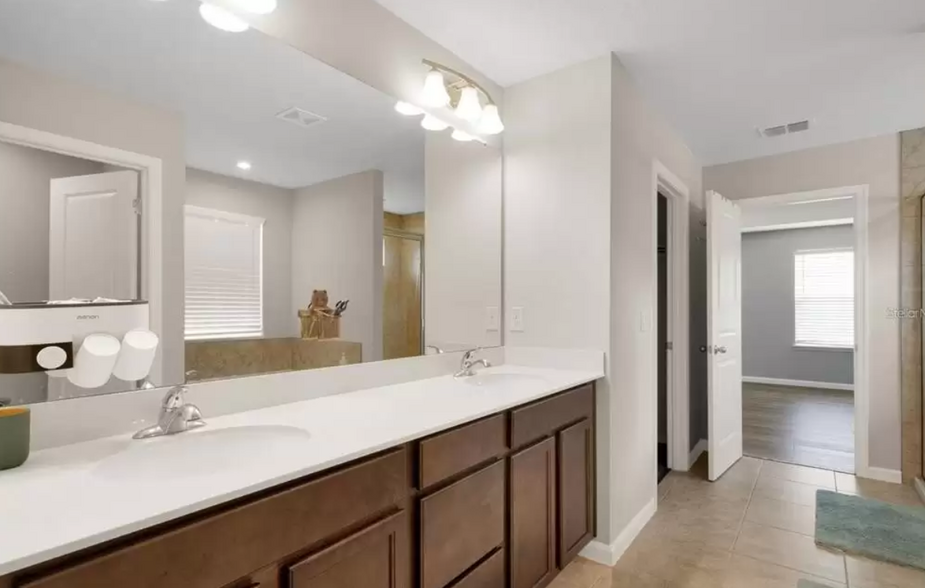 Building Photo - 6018 Glory Bower Dr