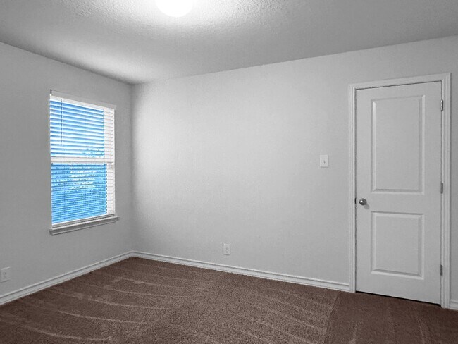 Building Photo - Spacious One Story Home Near Government Canyon