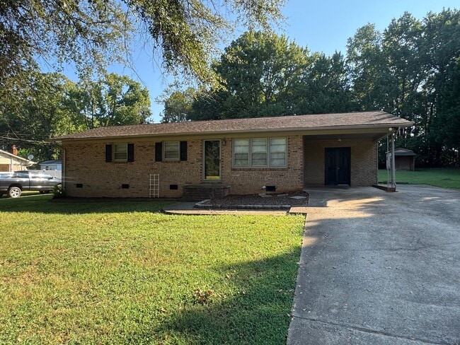 Building Photo - 1696 Crestland Dr