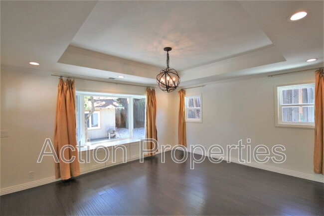 Building Photo - 1074 Highlands Cir