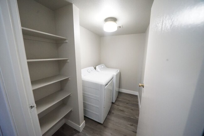 Building Photo - 601 Cabrillo Cir