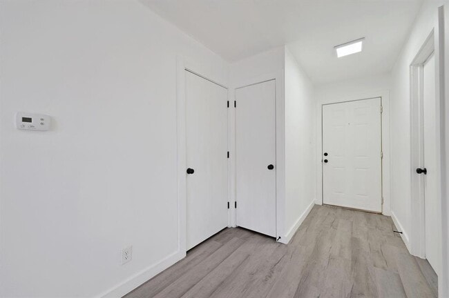 Building Photo - 5545 Pine Pl