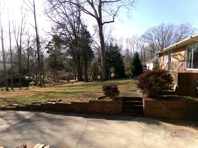 Building Photo - 507 Valleyview Dr