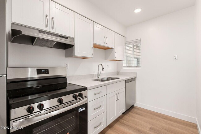 Building Photo - 1646 E McKinley St