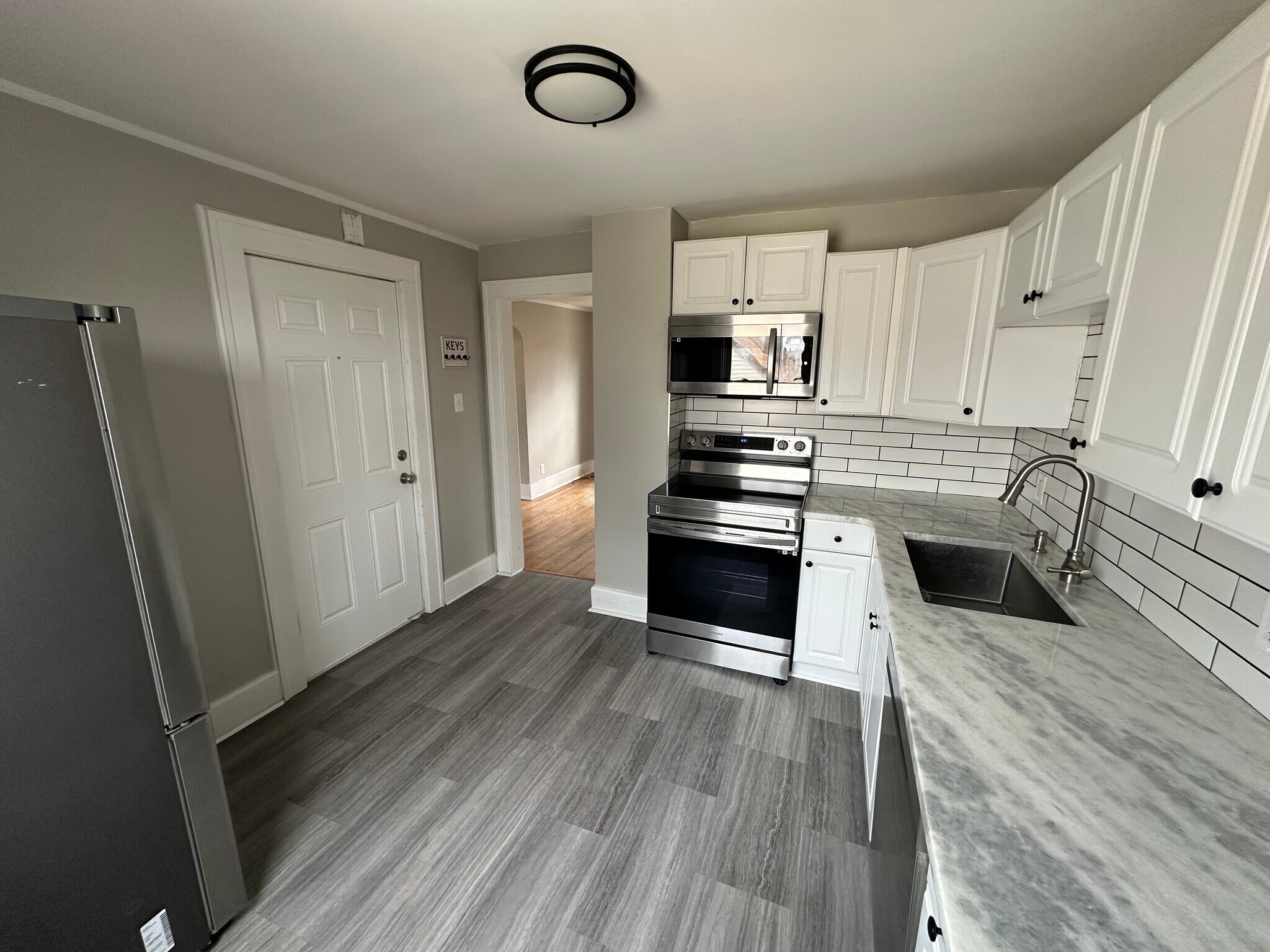 Building Photo - 318 Channing St