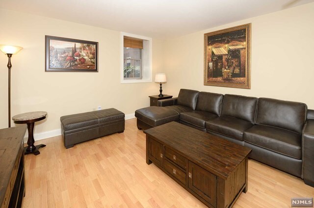 Building Photo - 3101 Rio Vista Dr