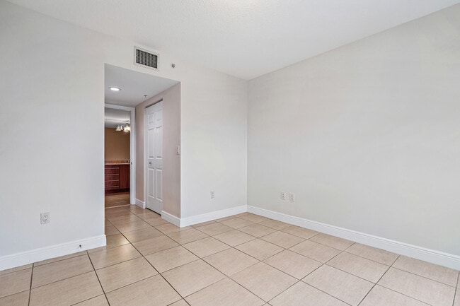 Building Photo - 610 Clematis St