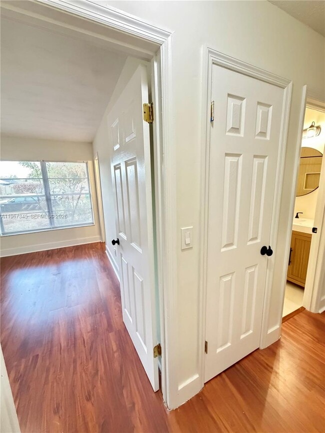 Building Photo - 1434 SE Concha St