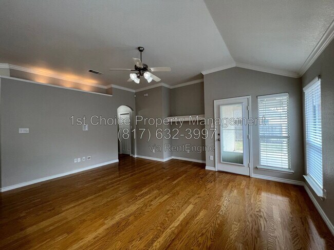 Building Photo - 405 Willow Vista Dr