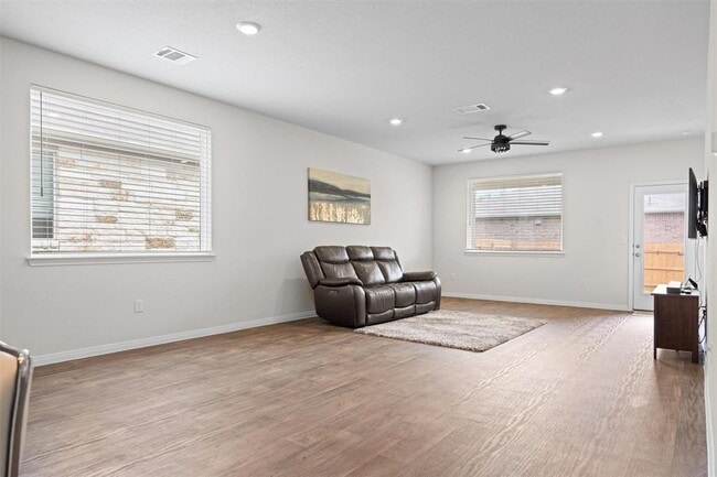 Building Photo - 936 Vogel Dr