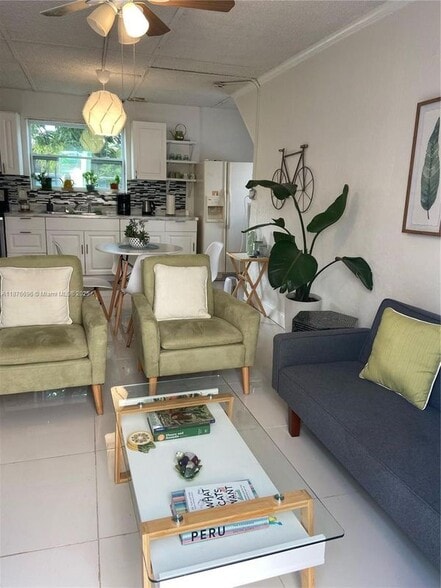 Building Photo - 1678 SW 11th St