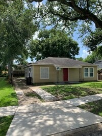 Building Photo - 4877 Montegut St