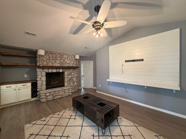 Building Photo - 1270 Skyview Dr