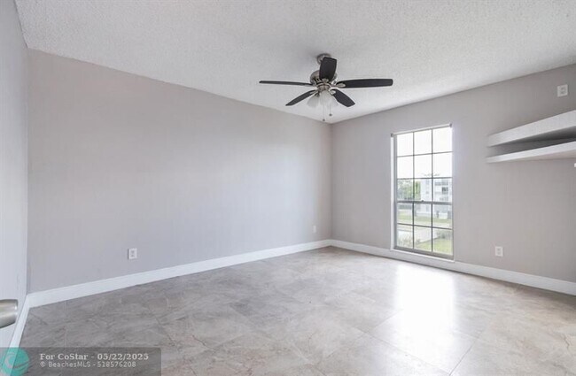 Building Photo - 7980 N French Dr