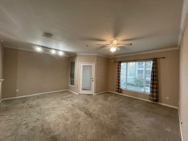 Building Photo - Gardens of Bridgehampton - 1 bed - 1 bath