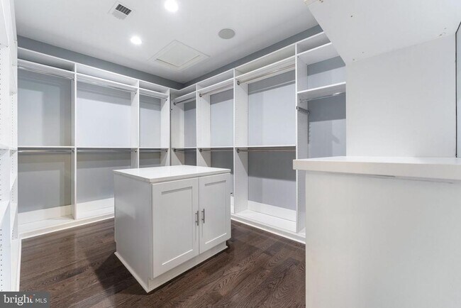 Building Photo - 42524 Rowderbury Square