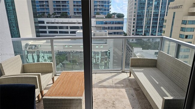 Building Photo - 1060 Brickell Ave