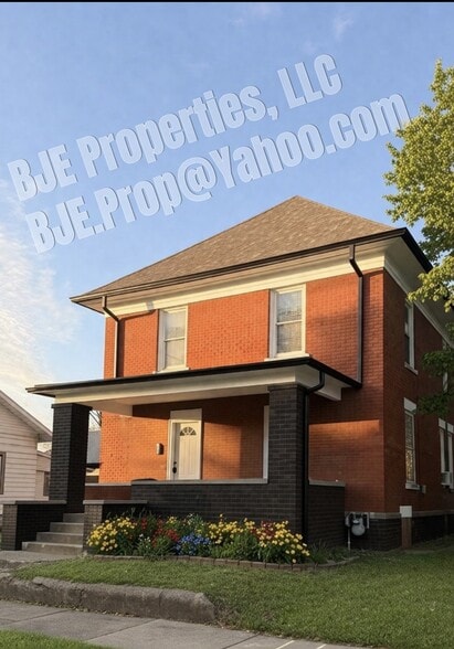 Building Photo - 930 8th Ave