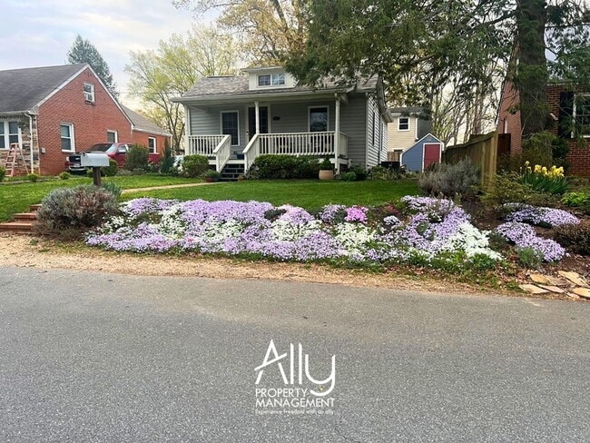 Building Photo - 1608 Mulberry Ave