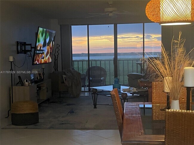 Building Photo - 5047 N Hwy A1A