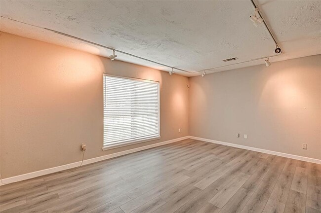 Building Photo - 17103 Blackhawk Blvd