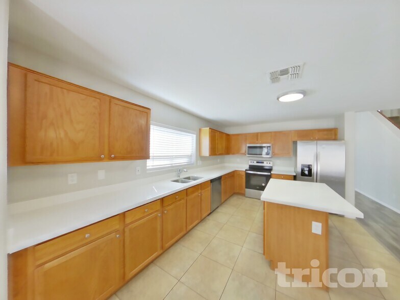 Building Photo - 2101 N 109th Ave