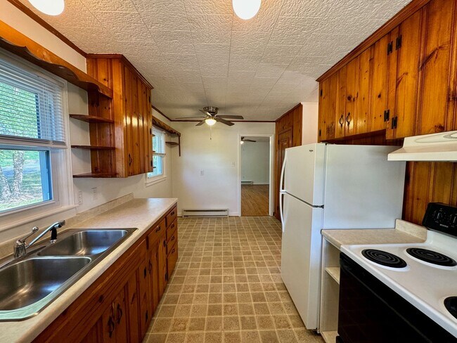 Building Photo - West AVL  - Mountain Views, Garden Space, Beautiful Yard!