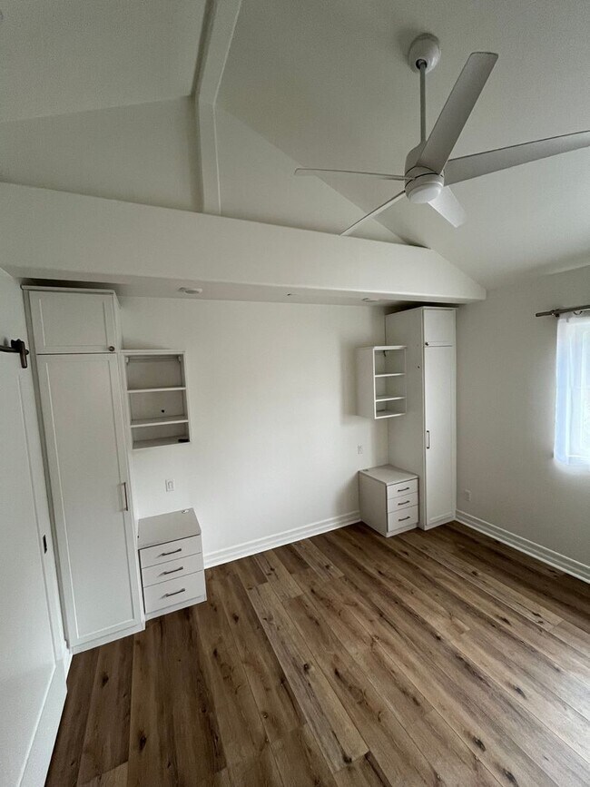 Building Photo - Beachy Montecito Cottage