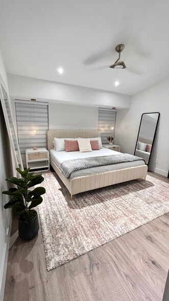 Building Photo - 6205 SE Circle St