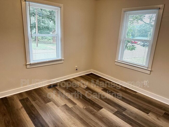 Building Photo - 1013 Eleanor Dr