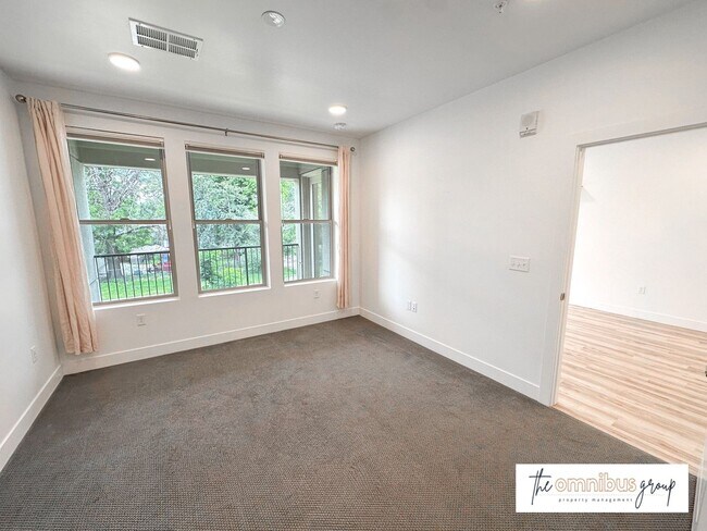 Building Photo - Bright & Modern 1BD/1BA Apartment!